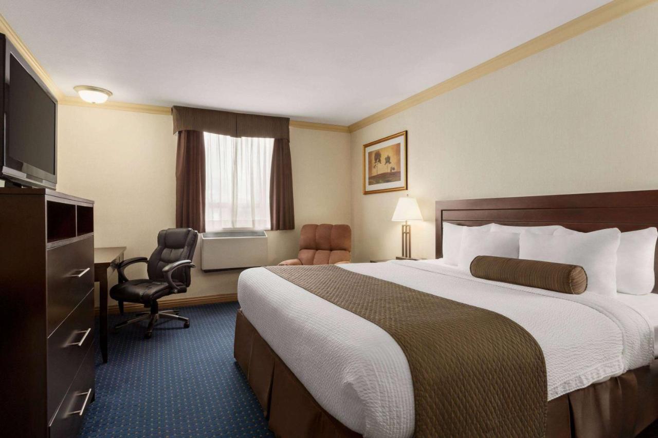 Days Inn & Suites By Wyndham Sault Ste. Marie On Exteriér fotografie