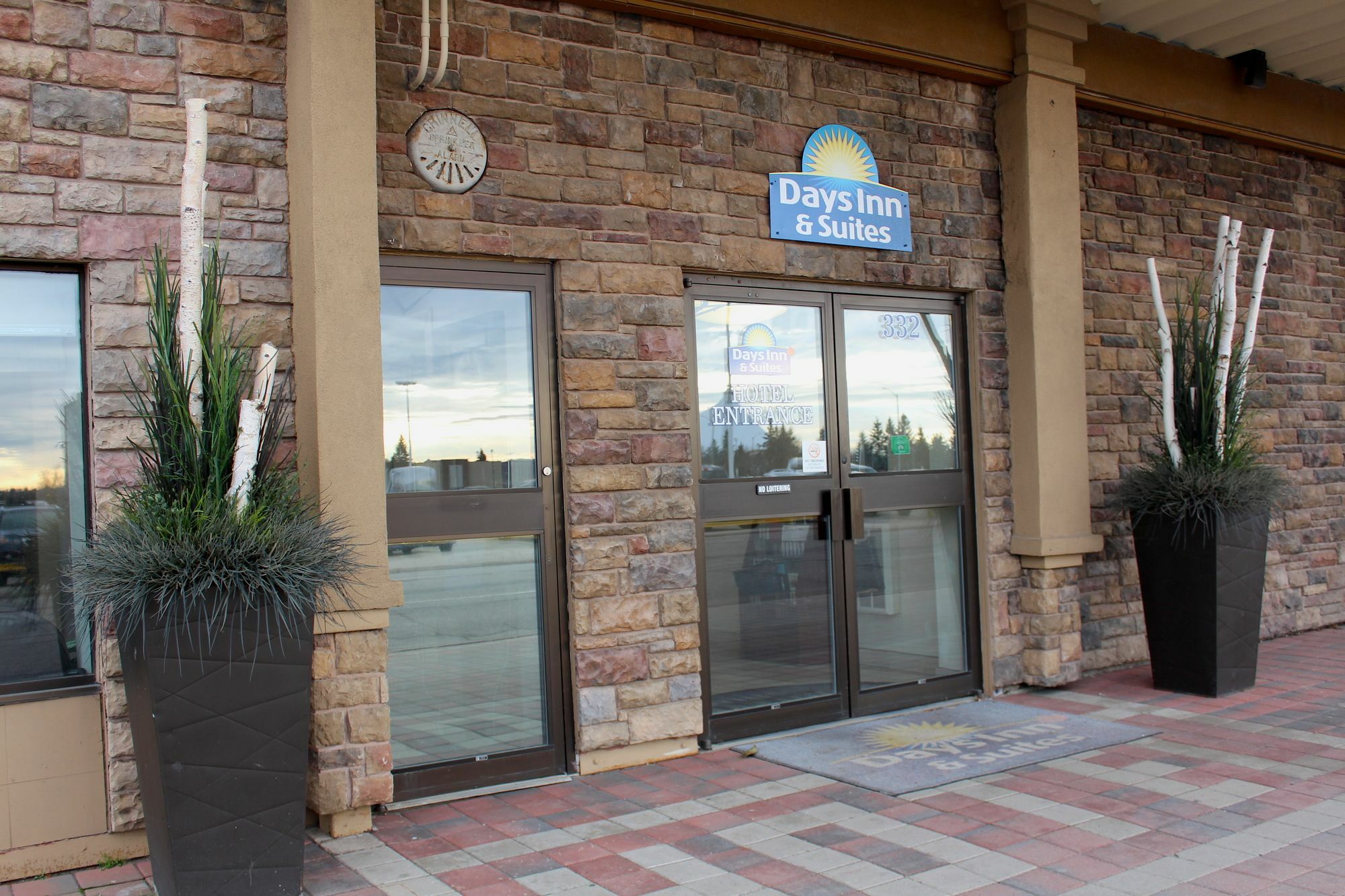 Days Inn & Suites By Wyndham Sault Ste. Marie On Exteriér fotografie